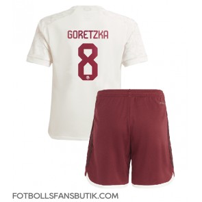 Bayern Munich Leon Goretzka #8 Replika Tredje Tröja Barn 2023-24 Kortärmad (+ Korta byxor)